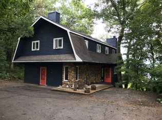 N9174 Oakwood Ln, Mukwonago, WI 53149