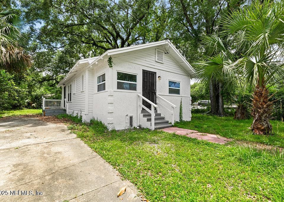 1st image of 936 W 28TH Street