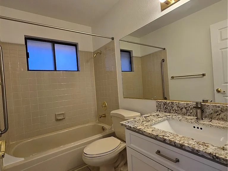 1421 Santa Margarita St #G — Photo 24