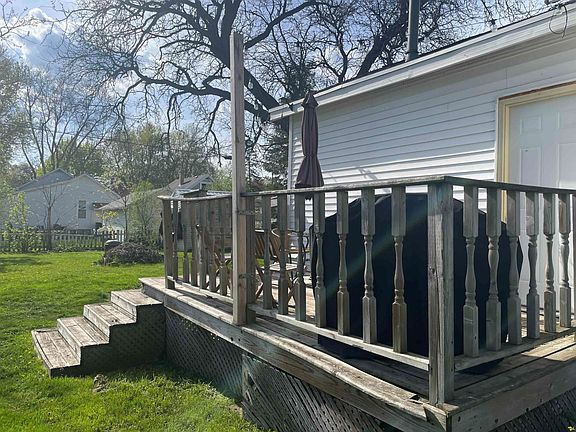3rd image of 1615 Beech St