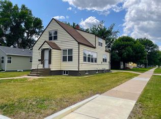 623 11th St NW, Minot, ND 58703