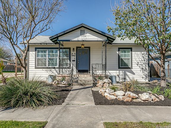 3rd image of 525 E MISTLETOE