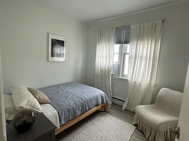 87 Cayuga Ave — Photo 17