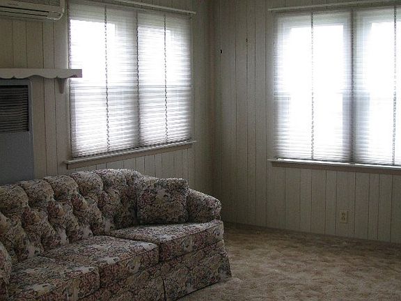 3rd image of 302 Thompson St