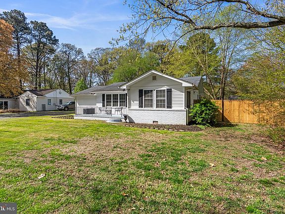 4th image of 604 Perrys Corner Rd