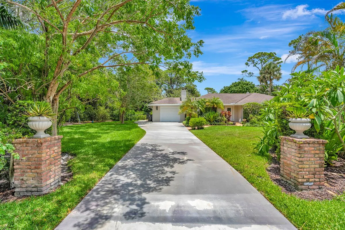 3 bed, 2.0 bath, 2100 sqft, $10,000 — Photo 1