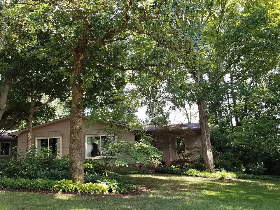1st image of 932 S Briarcliff Cir