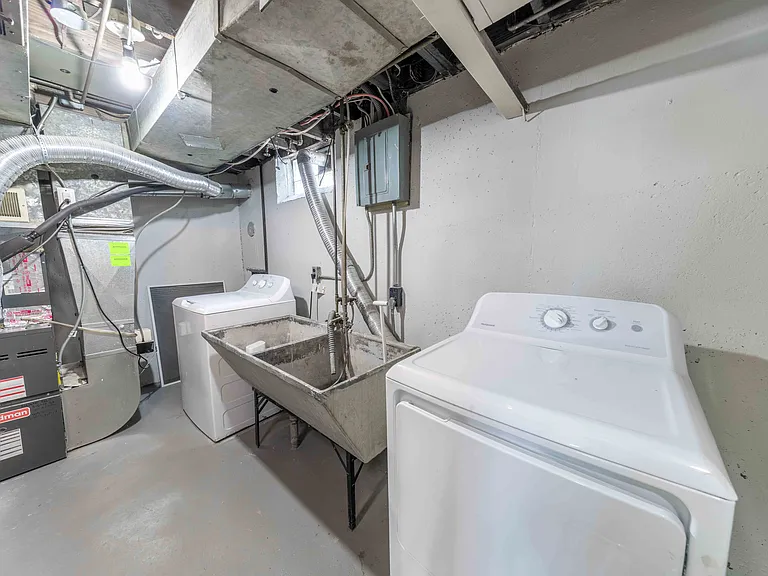 2099 E Maple Rd #11 — Photo 11