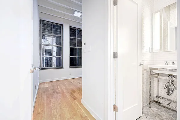 Rented by Urbane Brokerage | media 19