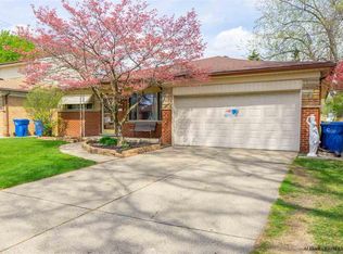 29840 Norma Dr, Warren, MI 48093