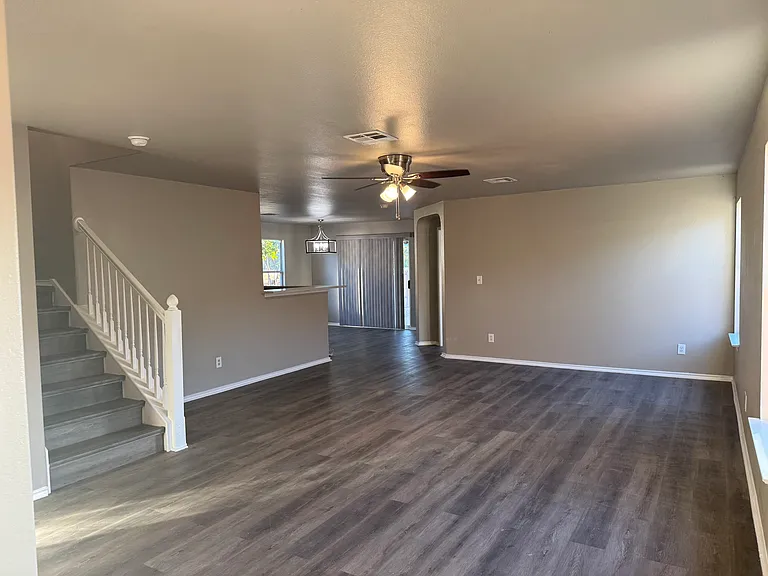 527 Red Robin Rd — Photo 5