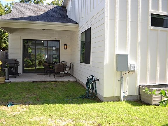 2nd image of 2209 Willow St #A