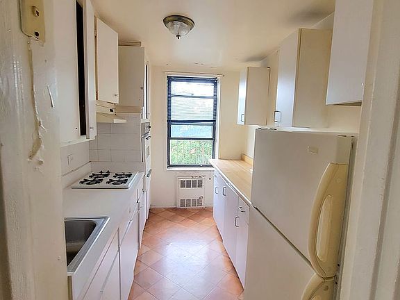 5th image of 78-28 164th St #3T