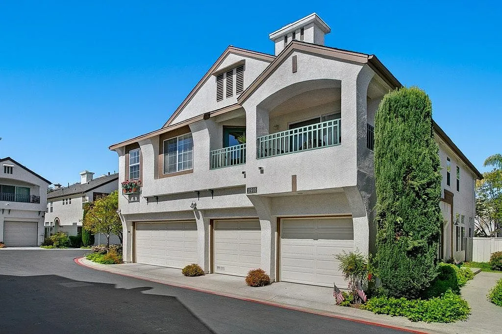 2 bed, 973 sqft, $3,100 — Photo 1