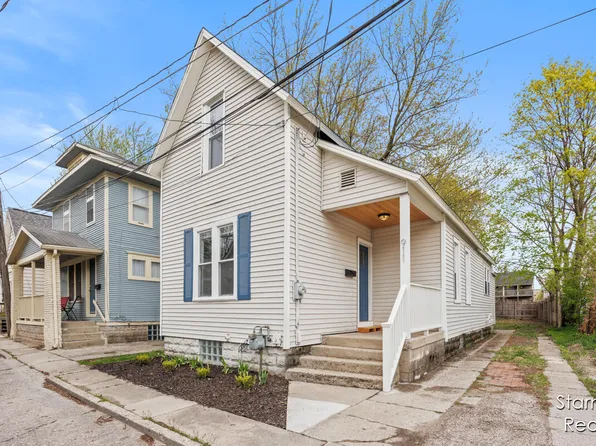 911 Zeeland Ct NE, Grand Rapids, MI 49503