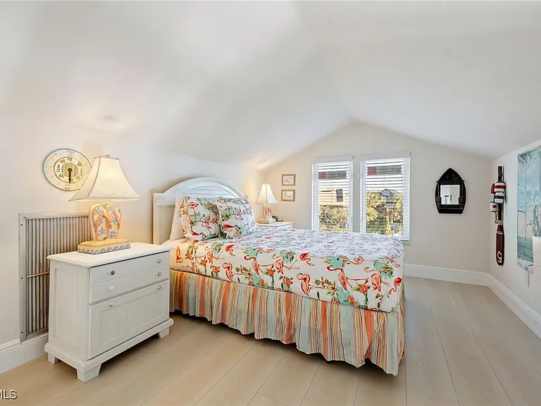 424 Lagoon Dr — Photo 29