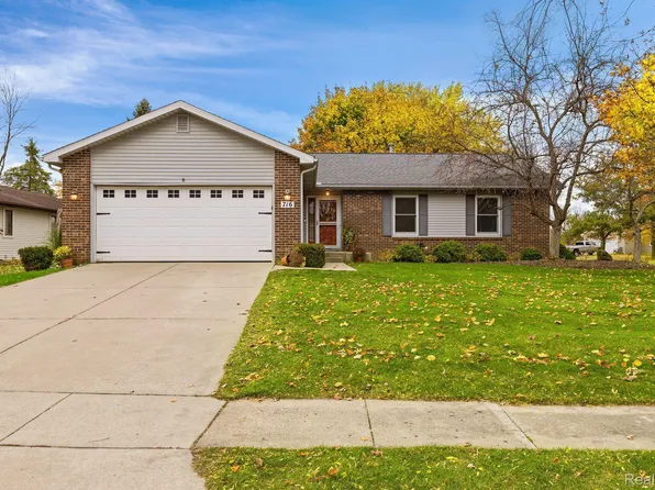 716 Foxboro Ct, Saline, MI 48176