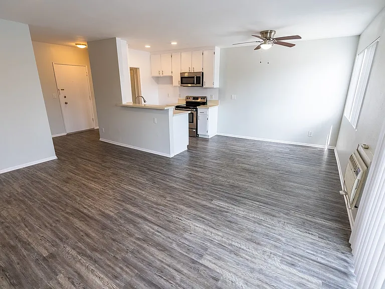 4444 Ensign Avenue — Photo 36