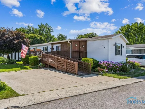 8243 Oakwood Dr, Findlay, OH 45840