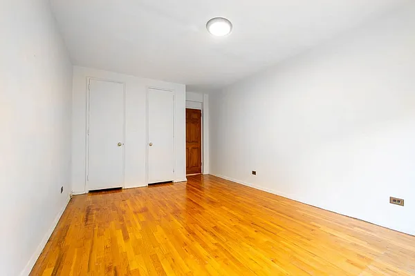 Sold by Brick&Mortar | media 38