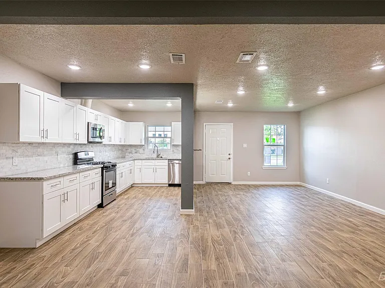 3818 Blodgett St — Photo 36