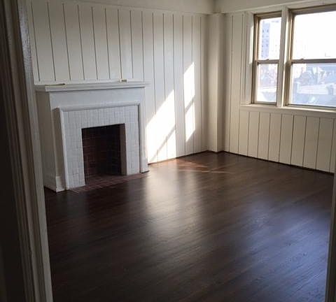 3rd image of 25 E Palmer St #9372477f5