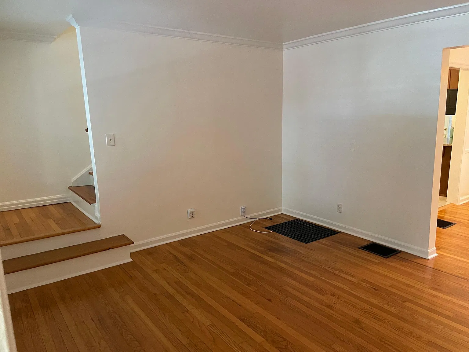 2 bed, 1.5 bath, 950 sqft, $2,400 — Photo 2