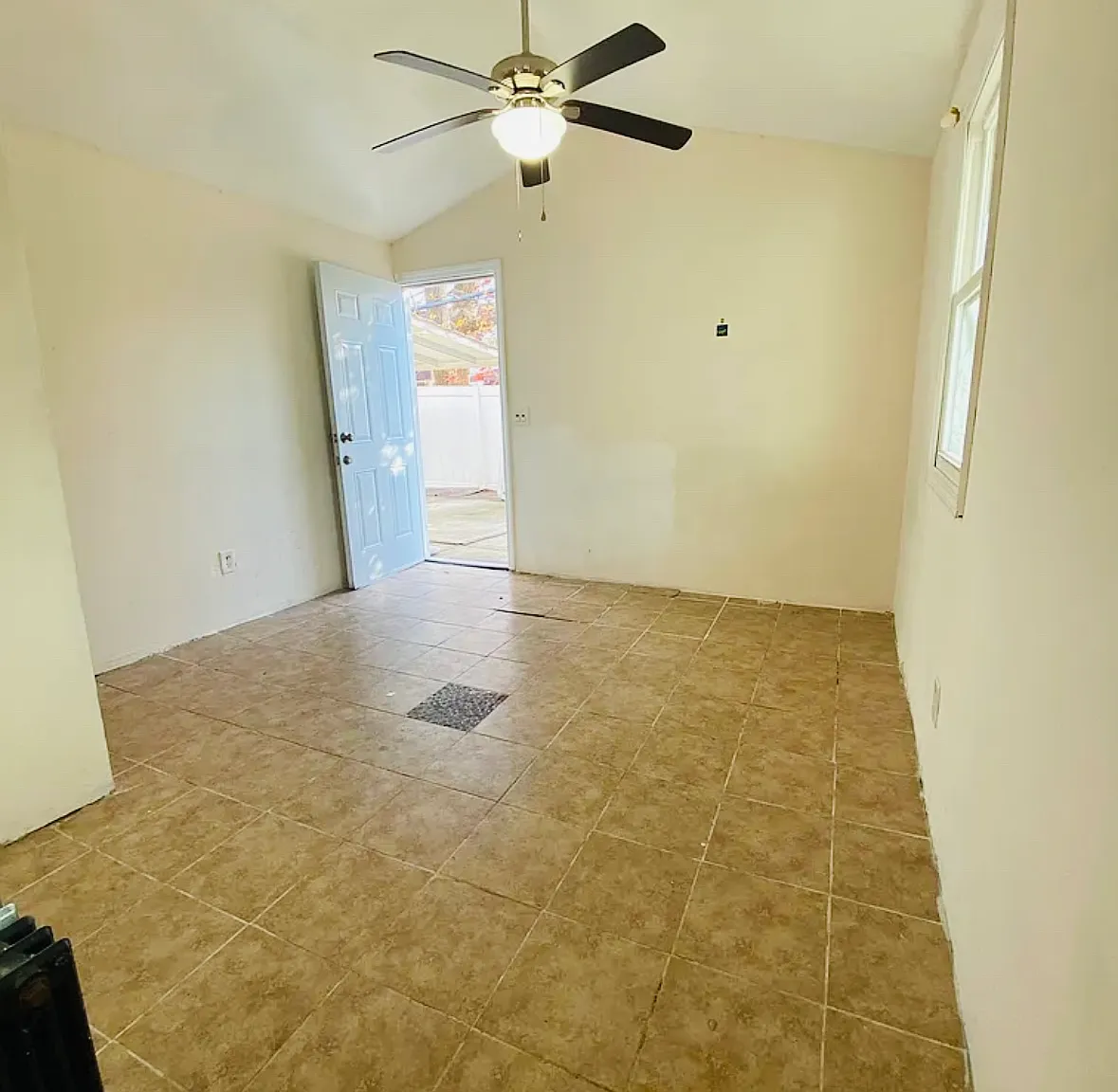 6 bed, 1307 sqft, $4,500 — Photo 4