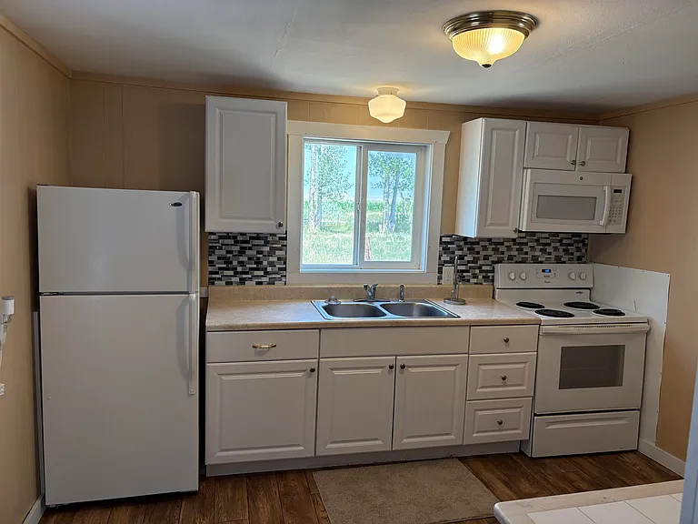 1176 East Rd #COTTAGE — Photo 3