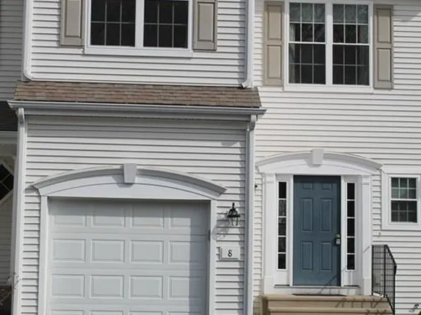 8 Daffodil Ct, South Grafton, MA 01560