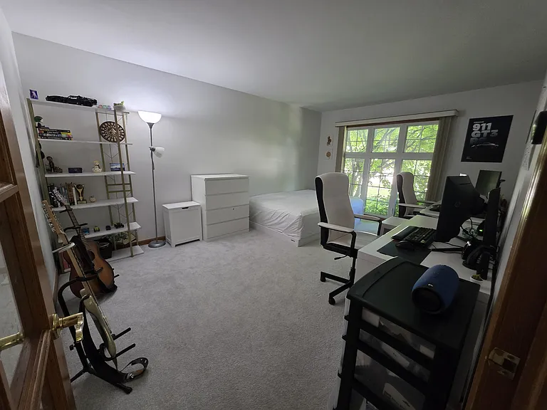 1152 Congress Dr — Photo 12