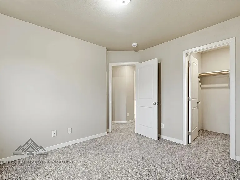 218 E Whitman Dr — Photo 9