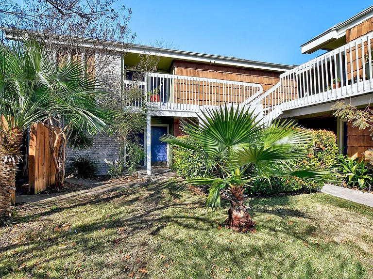 2110 Kinney Ave — Photo 10