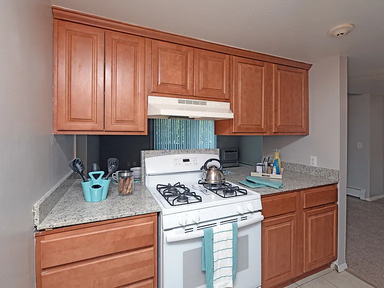 Bayside Country Club Apartments — Photo 31