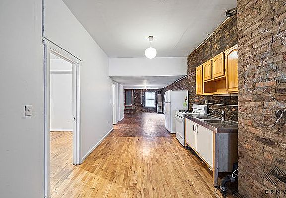 3rd image of 138 Manhattan Ave APT 1