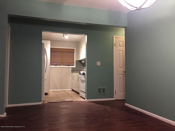 3rd image of 94 Stroud Ave