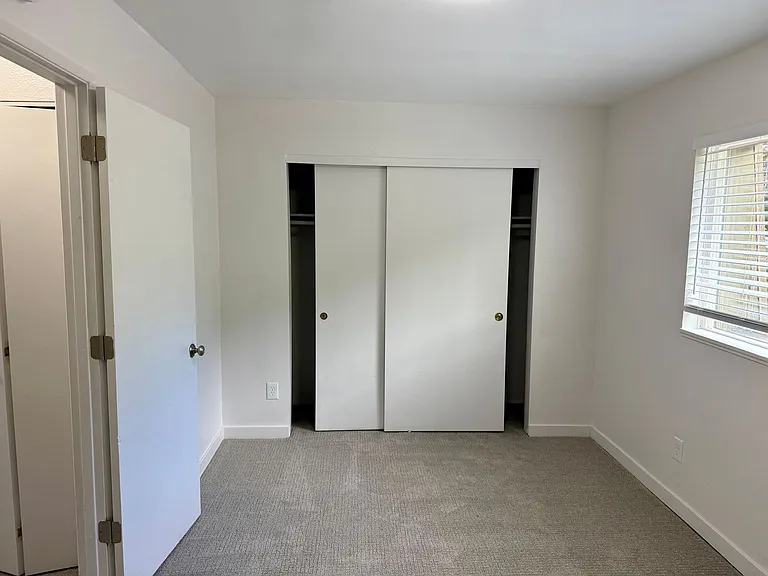 Stunning Custom Duplex-TH w/view deck — Photo 12
