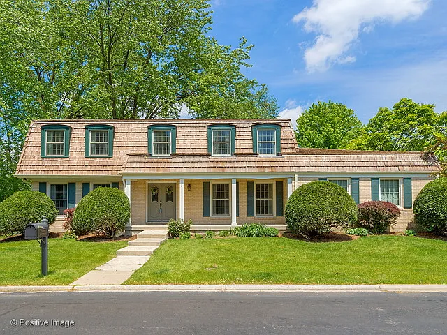 25W580 Flint Creek Dr photo 1