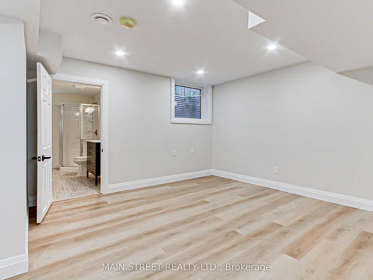 4 Carrington Pl #B — Photo 17
