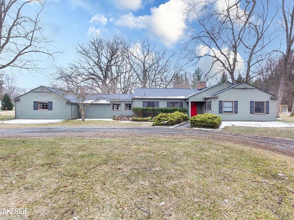 1st image of 32921 Wing Lake Rd