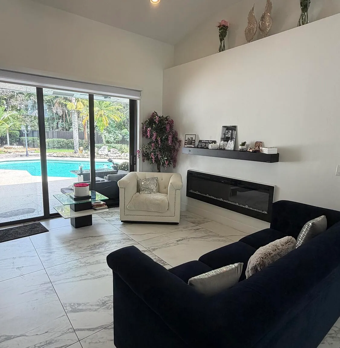 4 bed, 2.5 bath, 2313 sqft, $11,000 — Photo 4