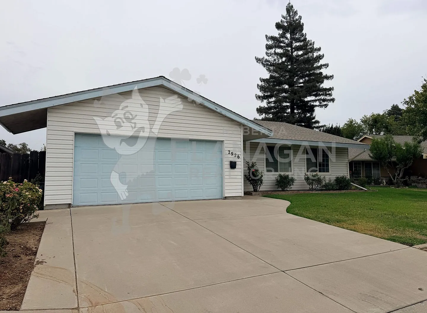 3 Bedroom/ 2 Bathroom Home — Photo 1