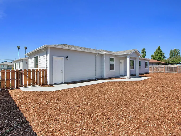 2354 Marina Blvd — Photo 2