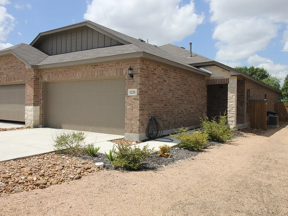 1231 Old FM 306