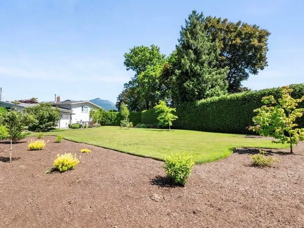 46122 Greenwood Dr, Chilliwack, BC V2R 4C8