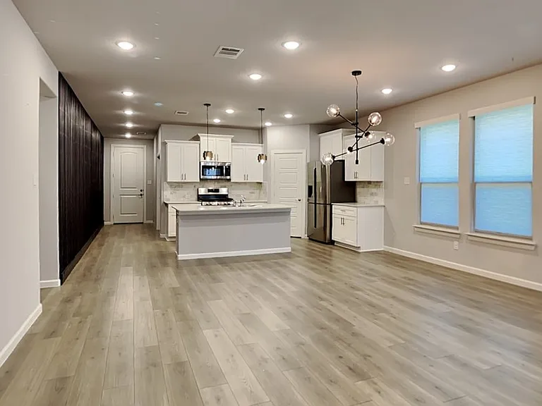 545 Hazeltine Rd — Photo 4