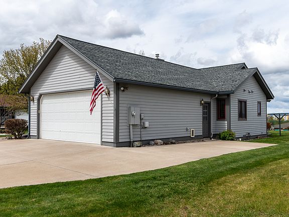 3rd image of 735 Parkway Dr