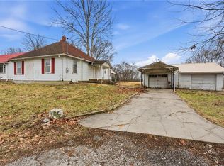 526 North St, Hardin, MO 64035