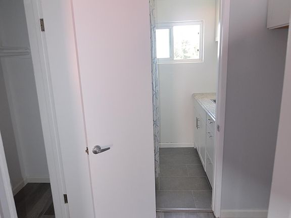 3rd image of 4315 Lennox Blvd APT 17