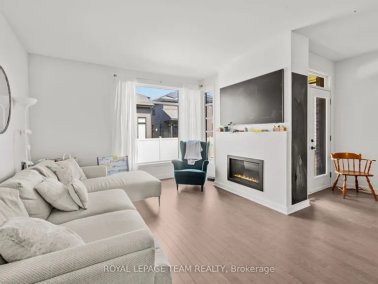 978 Acoustic Way — Photo 4